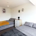 Spacious Home Close To City Centre Location
