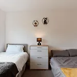 Spacious Home Close To City Centre Location