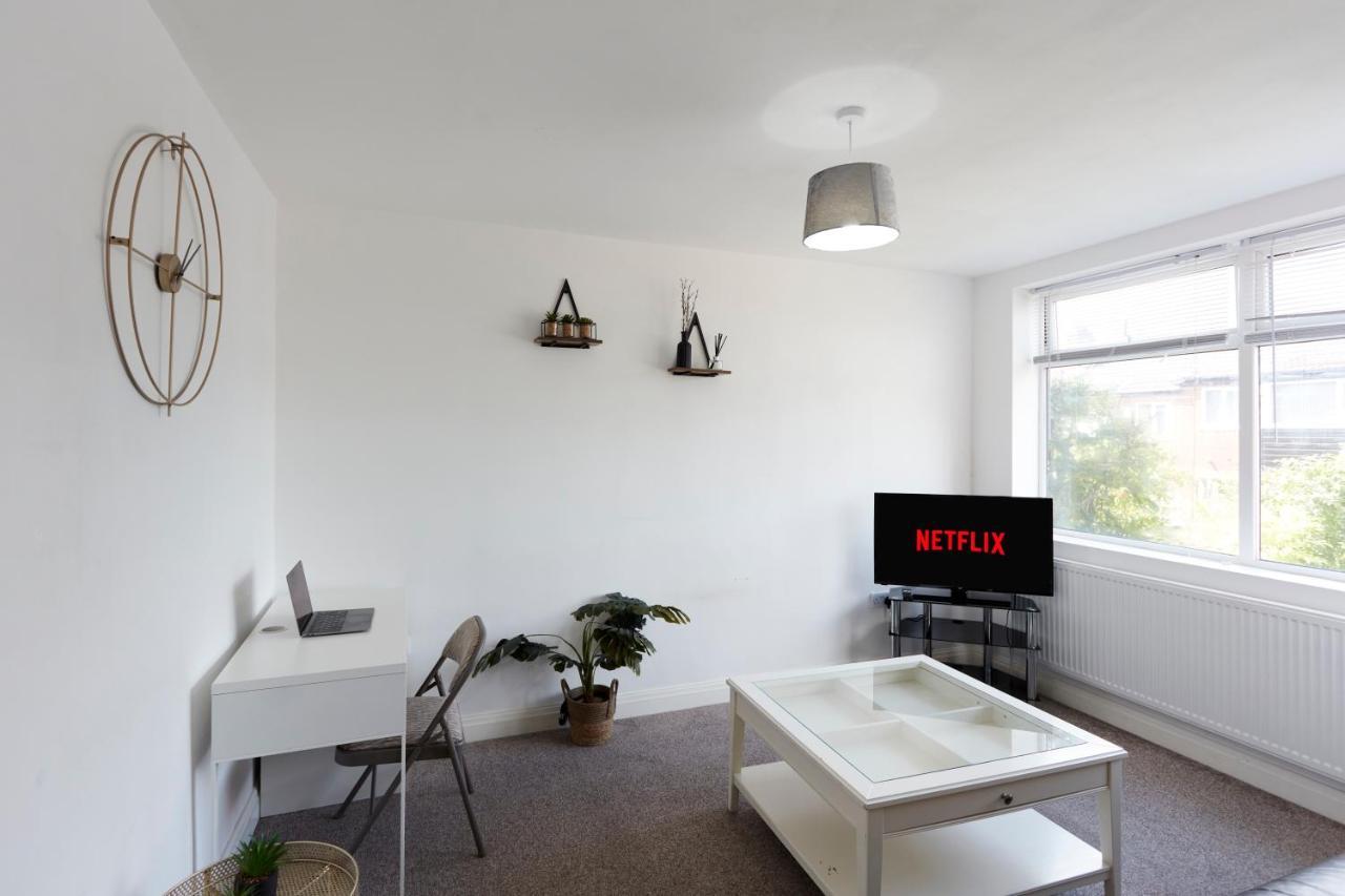 Apartment Spacious Close To Centre Location *