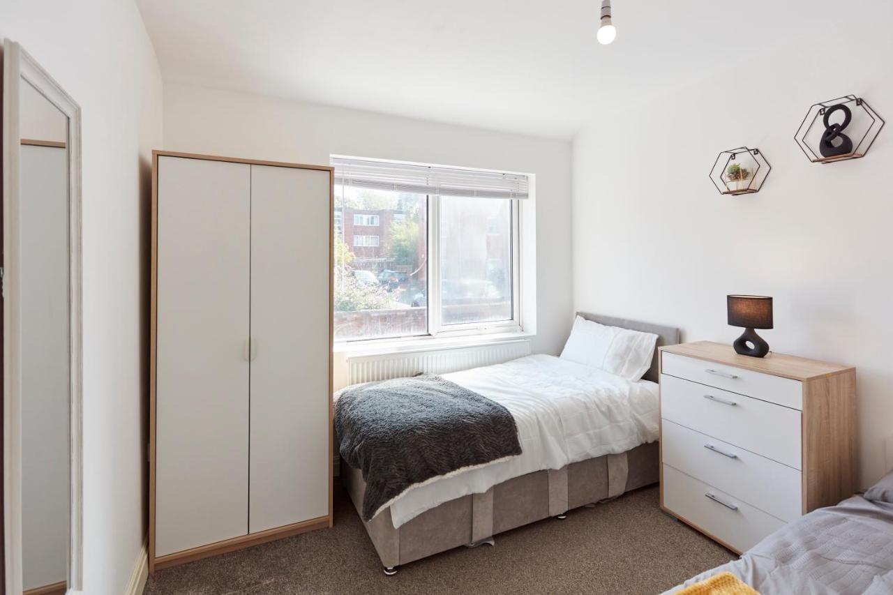 Spacious Close To Centre Location Apartment