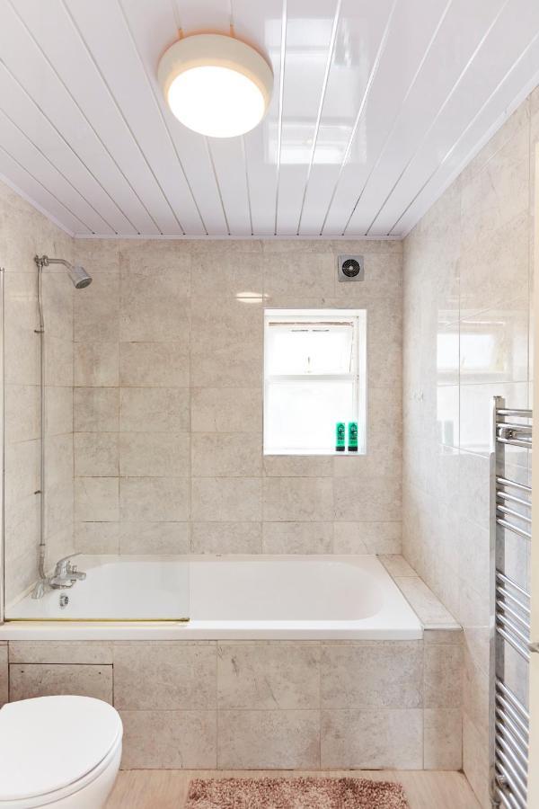 Spacious Close To Centre Location