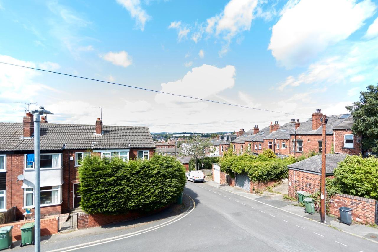 Spacious Close To Centre Location Apartment