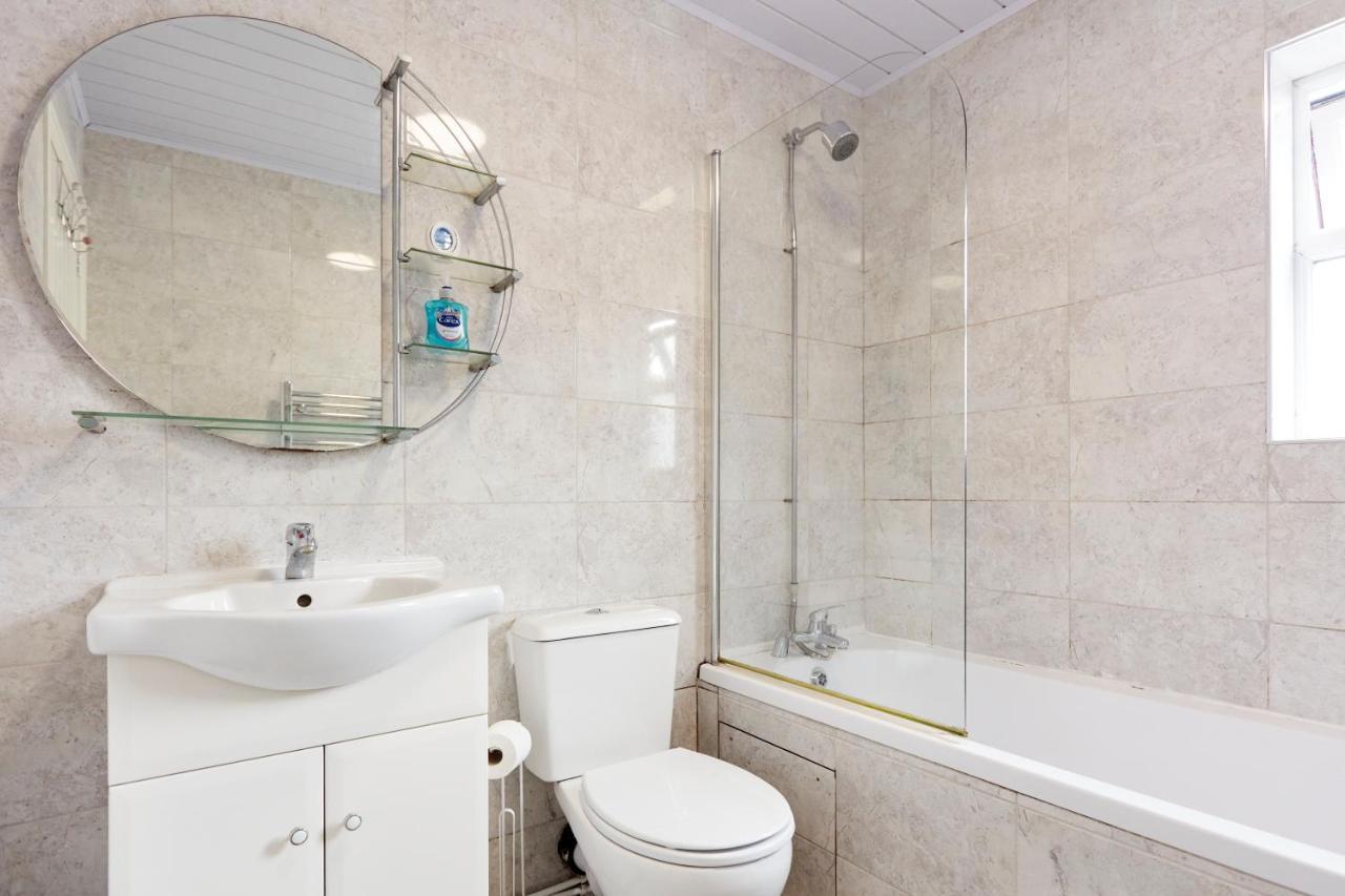 Apartment Spacious Close To Centre Location