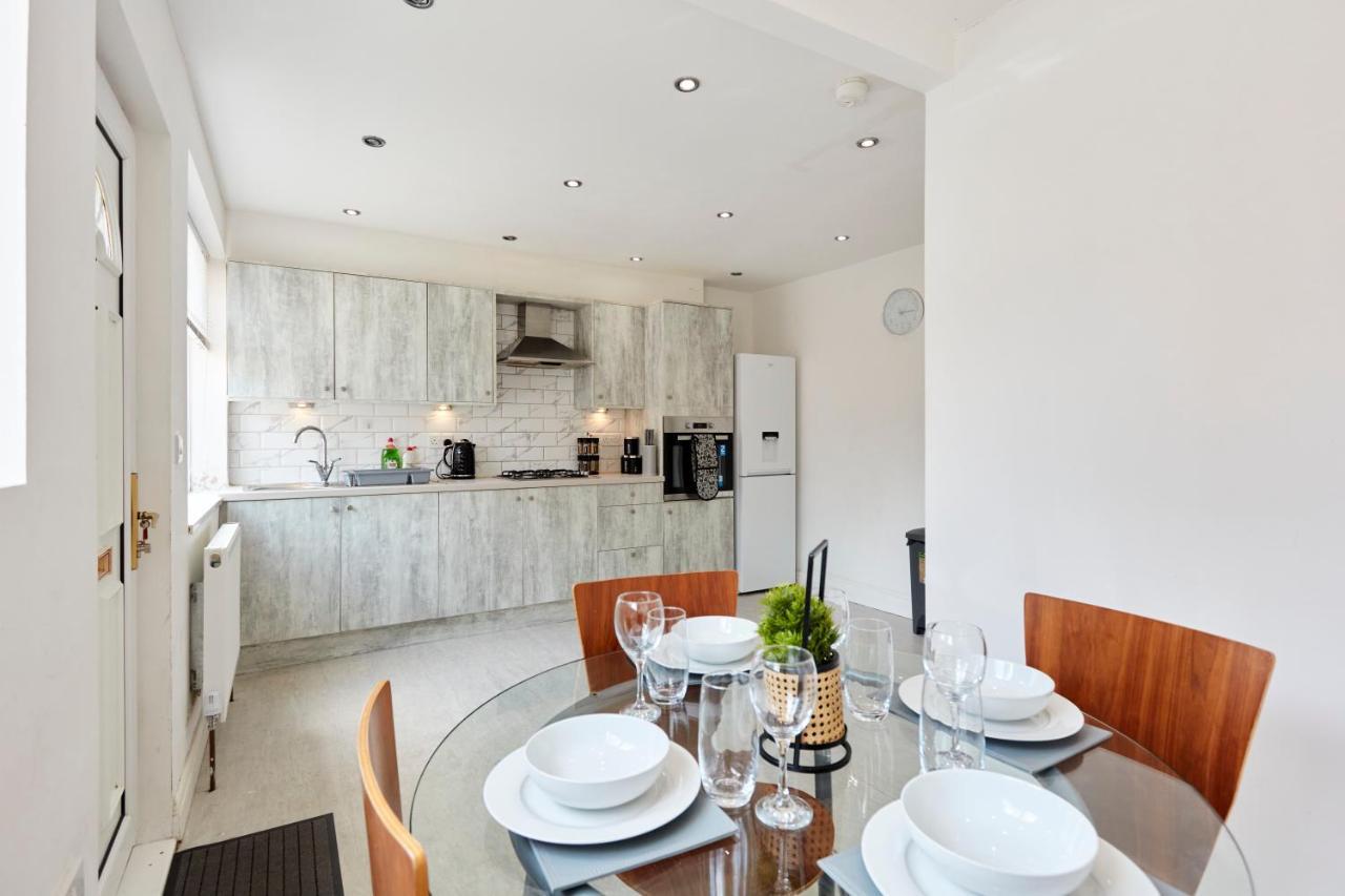 Apartment Spacious Close To Centre Location *